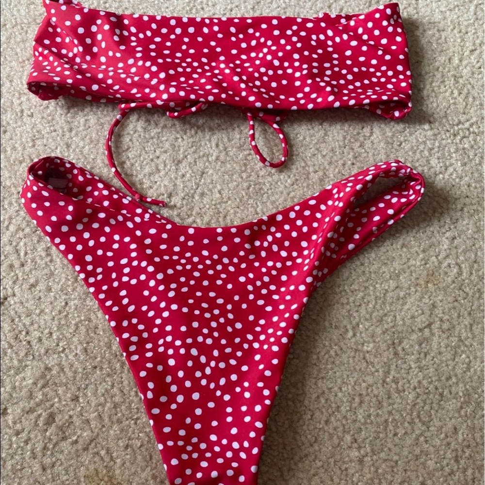 Bikini - Picture 2 of 3